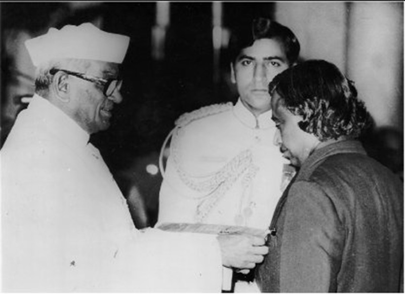 APJ Abdul Kalam getting awarded by Padma Bhushan in 1981 by the President of India